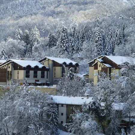 Appartement Pour 4 Pers. Avec Balcon, Parking Et Wifi, à Deux Pas Des Thermes Et Du Centre Village - Fr-1-512-212 *