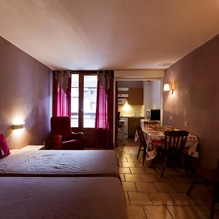 Pour 4 Pers. Avec Balcon, Parking Et Wifi, à Deux Pas Des Thermes Et Du Centre Village - Fr-1-512-212 Appartement *