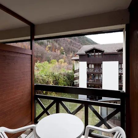 Pour 4 Pers. Avec Balcon, Parking Et Wifi, à Deux Pas Des Thermes Et Du Centre Village - Fr-1-512-212 Appartement Brides-les-Bains